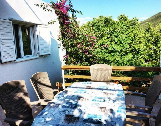 Apartmán Faros Oasis Gdinj Exteriér fotografie